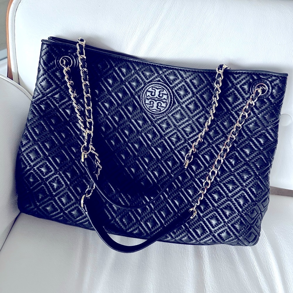 Timeless & beautiful black quilted Tory Burch bag
